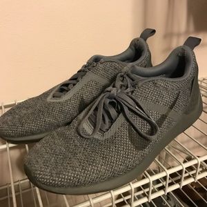 Men’s Nike size 10 Lunarestoa